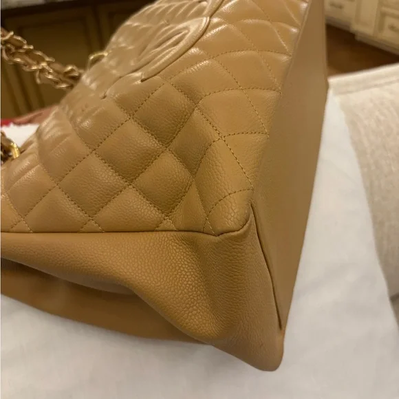 ‼️SOLD‼️Chanel Tan/Camel Quilted Leather Grand Shopping Tote w/Gold Chain - Picture 5 of 17